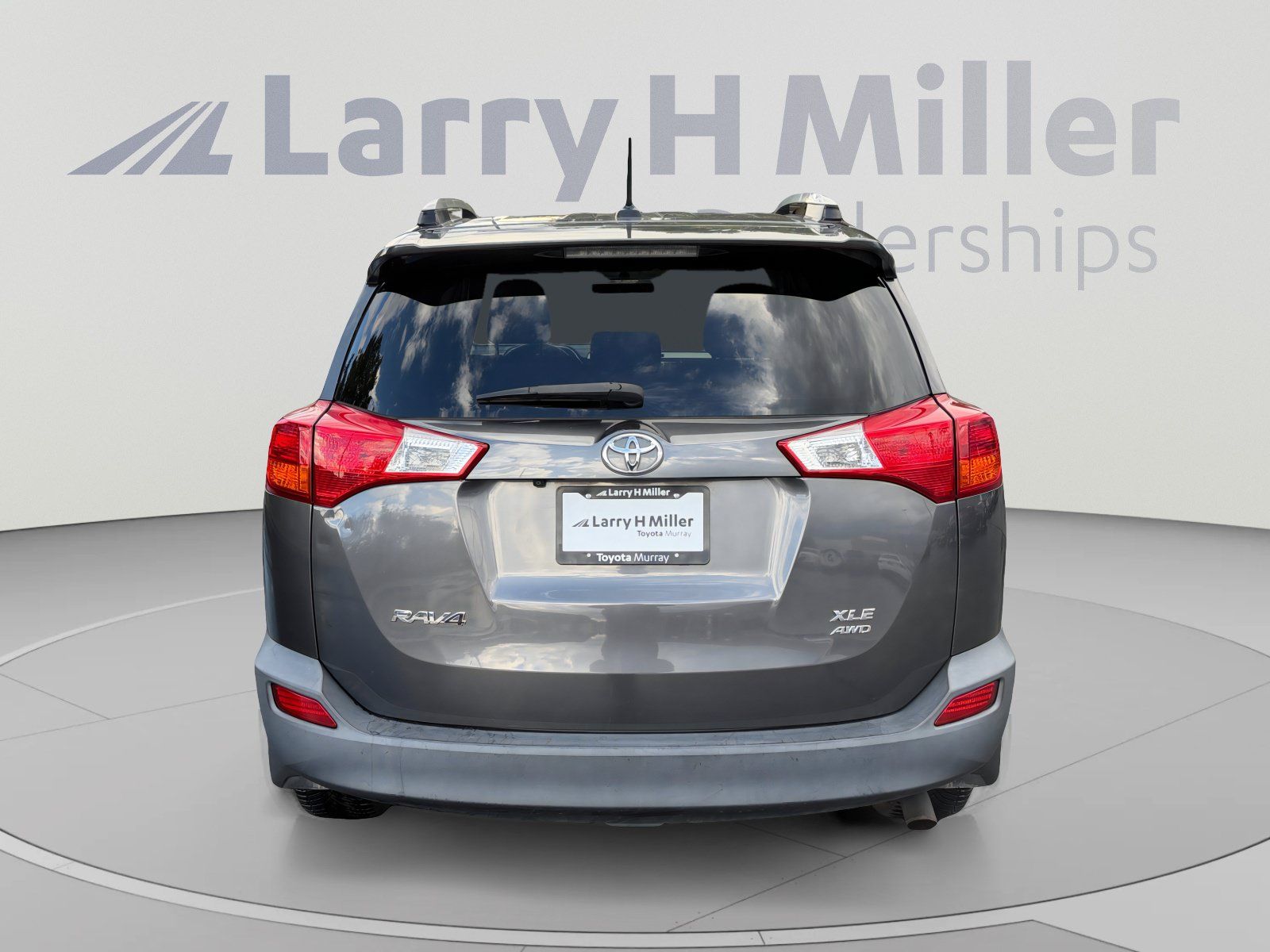 Used 2015 Toyota RAV4 XLE AWD/4WD image 4