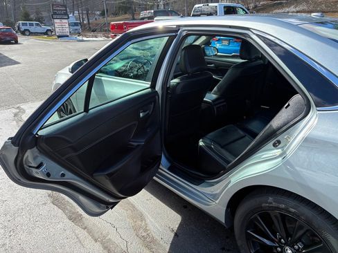Used 2016 Toyota Camry XLE image 14