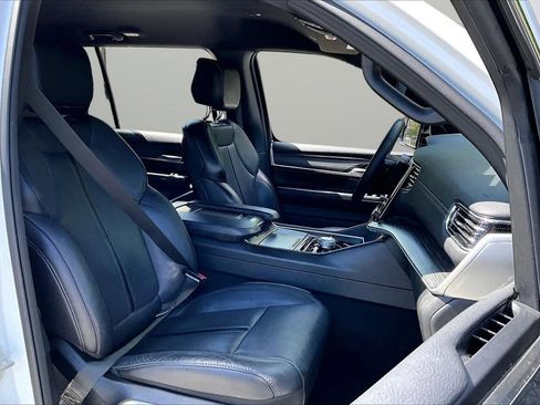 Certified 2024 Jeep Wagoneer L Series II w/ Flexible Seating Group AWD/4WD image 23