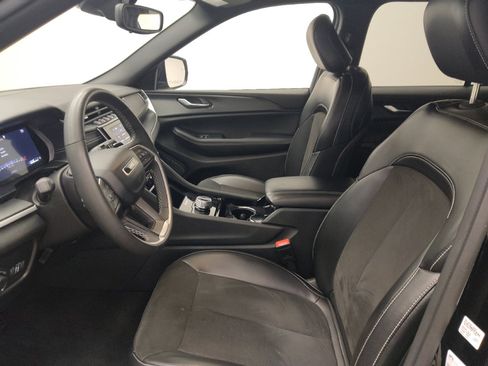Used 2023 Jeep Grand Cherokee Altitude AWD/4WD image 17