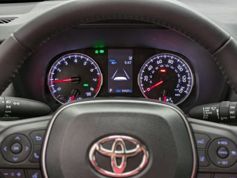 Used 2022 Toyota RAV4 XLE w/ Convenience Package image 19