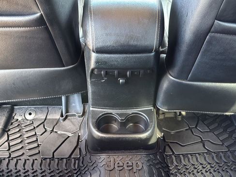 Used 2018 Jeep Wrangler Unlimited Sport image 18