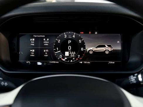 Used 2025 Land Rover Discovery Dynamic SE image 17