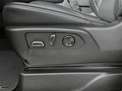 Used 2025 GMC Yukon XL Denali image 20