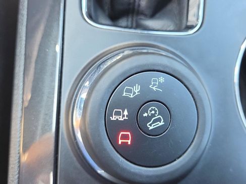 Used 2018 Ford Explorer XLT w/ Equipment Group 202A AWD/4WD image 31