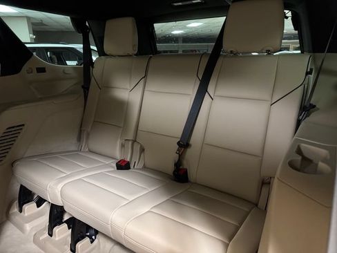 Used 2023 Cadillac Escalade Premium Luxury AWD/4WD image 25