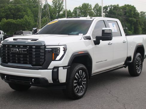 Used 2024 GMC Sierra 2500 Denali Ultimate w/ Max Trailering Package AWD/4WD image 3