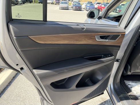 Certified 2024 Volkswagen Atlas SE image 20