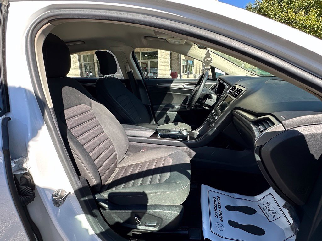 Used 2017 Ford Fusion SE w/ Fusion SE Technology Package FWD image 29