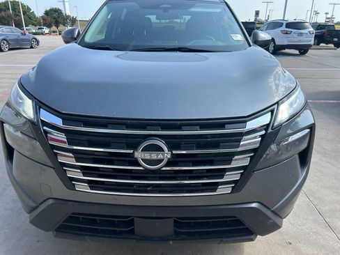 Used 2025 Nissan Rogue SV AWD/4WD image 2