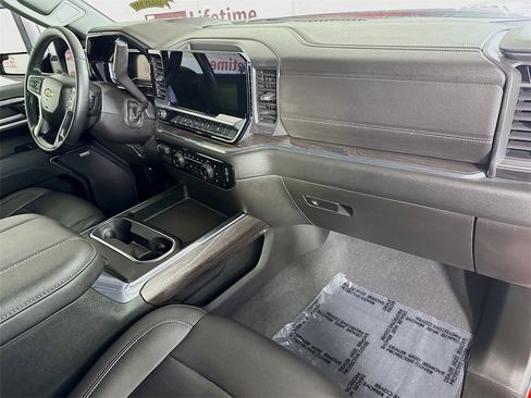 Used 2024 Chevrolet Silverado 3500 LTZ w/ LTZ Convenience Package image 33