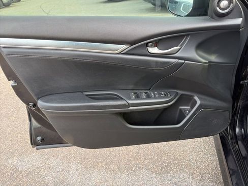 Used 2016 Honda Civic Touring image 11