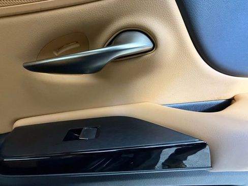 Certified 2025 Lexus ES 300h w/ Premium Package image 31