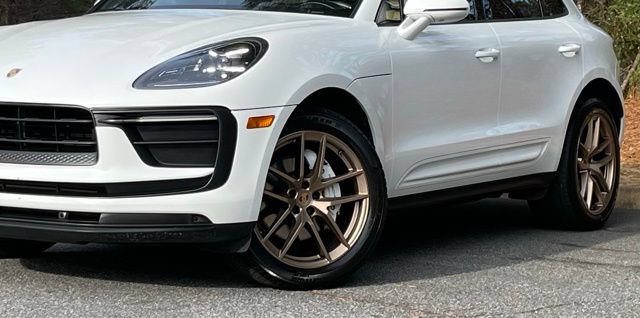 Used 2022 Porsche Macan AWD/4WD image 2