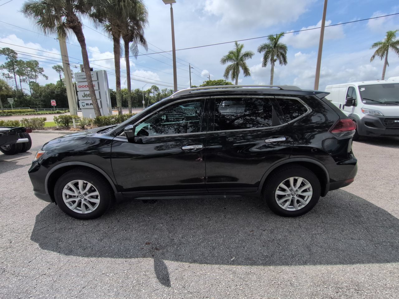 Used 2019 Nissan Rogue S w/ Special Edition Package FWD image 8