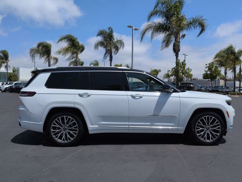 Used 2023 Jeep Grand Cherokee L Summit AWD/4WD image 10