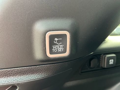 New 2025 Jeep Grand Cherokee Limited w/ Black Appearance Package image 38