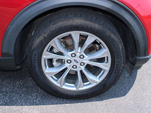 Used 2021 Ford Explorer XLT w/ Equipment Group 202A AWD/4WD image 19