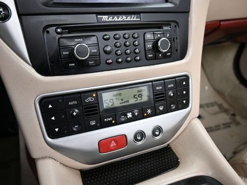 Used 2015 Maserati GranTurismo Convertible image 23