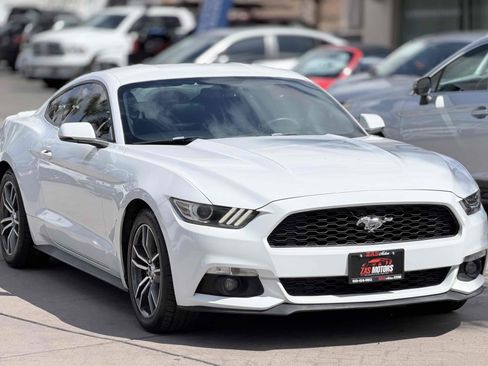 Used 2015 Ford Mustang Premium image 4