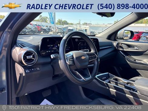 Certified 2025 Chevrolet Equinox LT w/ Convenience Package II AWD/4WD image 4