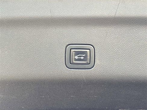 Used 2021 GMC Yukon XL SLT image 14