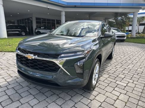 Used 2025 Chevrolet Trax LS w/ LS Convenience Package FWD image 21