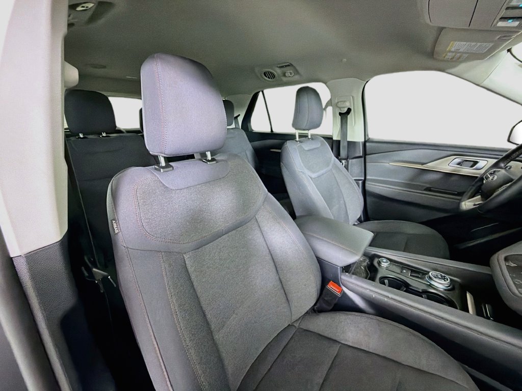 Used 2025 Ford Explorer Active RWD image 32