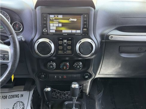 Used 2015 Jeep Wrangler Unlimited Sport AWD/4WD image 38