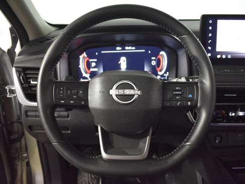 Certified 2025 Nissan Rogue SL w/ SL Premium Package AWD/4WD image 15