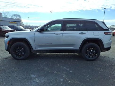 New 2026 Jeep Grand Cherokee Altitude AWD/4WD image 4