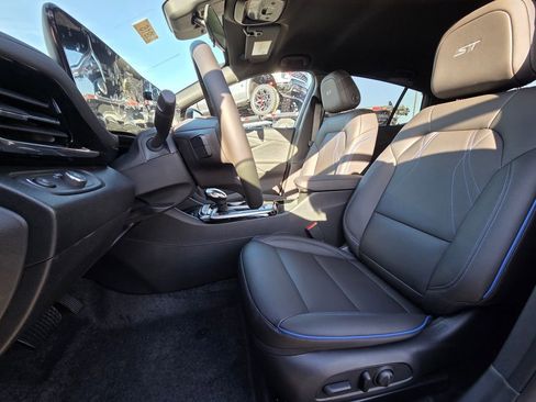 New 2026 Buick Envista Sport Touring w/ Convenience I Package FWD image 23