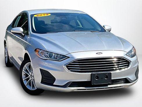 Used 2019 Ford Fusion SE FWD image 3
