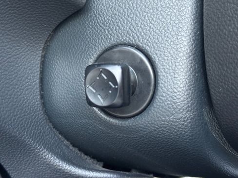 Used 2009 INFINITI G37 Journey w/ Premium Pkg image 19