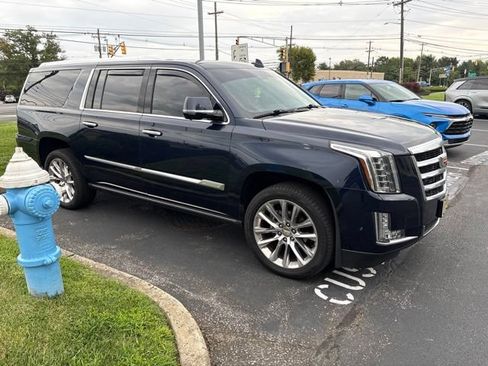 Used 2019 Cadillac Escalade ESV Premium Luxury AWD/4WD image 4