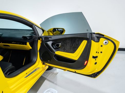 Used 2021 Lamborghini Huracan EVO RWD image 27