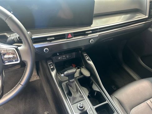Used 2024 Kia Sorento S w/ Panoramic Sunroof Package FWD image 5