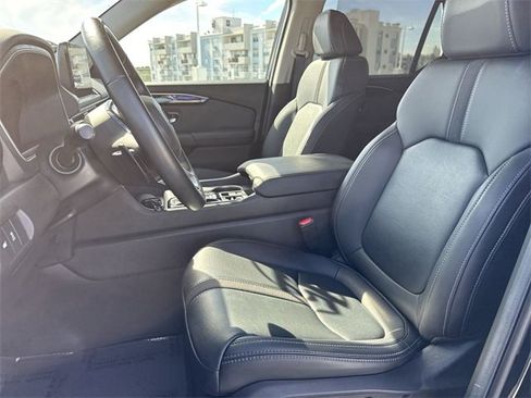 Used 2025 Honda Pilot EX-L image 11