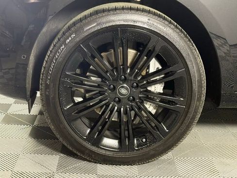 Used 2025 Land Rover Range Rover Long Wheelbase SE image 13