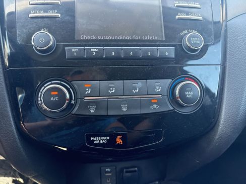 Used 2016 Nissan Rogue S w/ S Family Package image 17