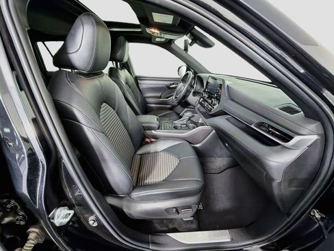 Used 2022 Toyota Highlander XSE FWD image 35