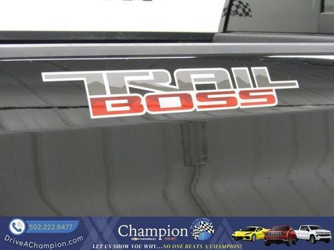 Used 2020 Chevrolet Silverado 1500 LT Trail Boss w/ Midnight Edition AWD/4WD image 4