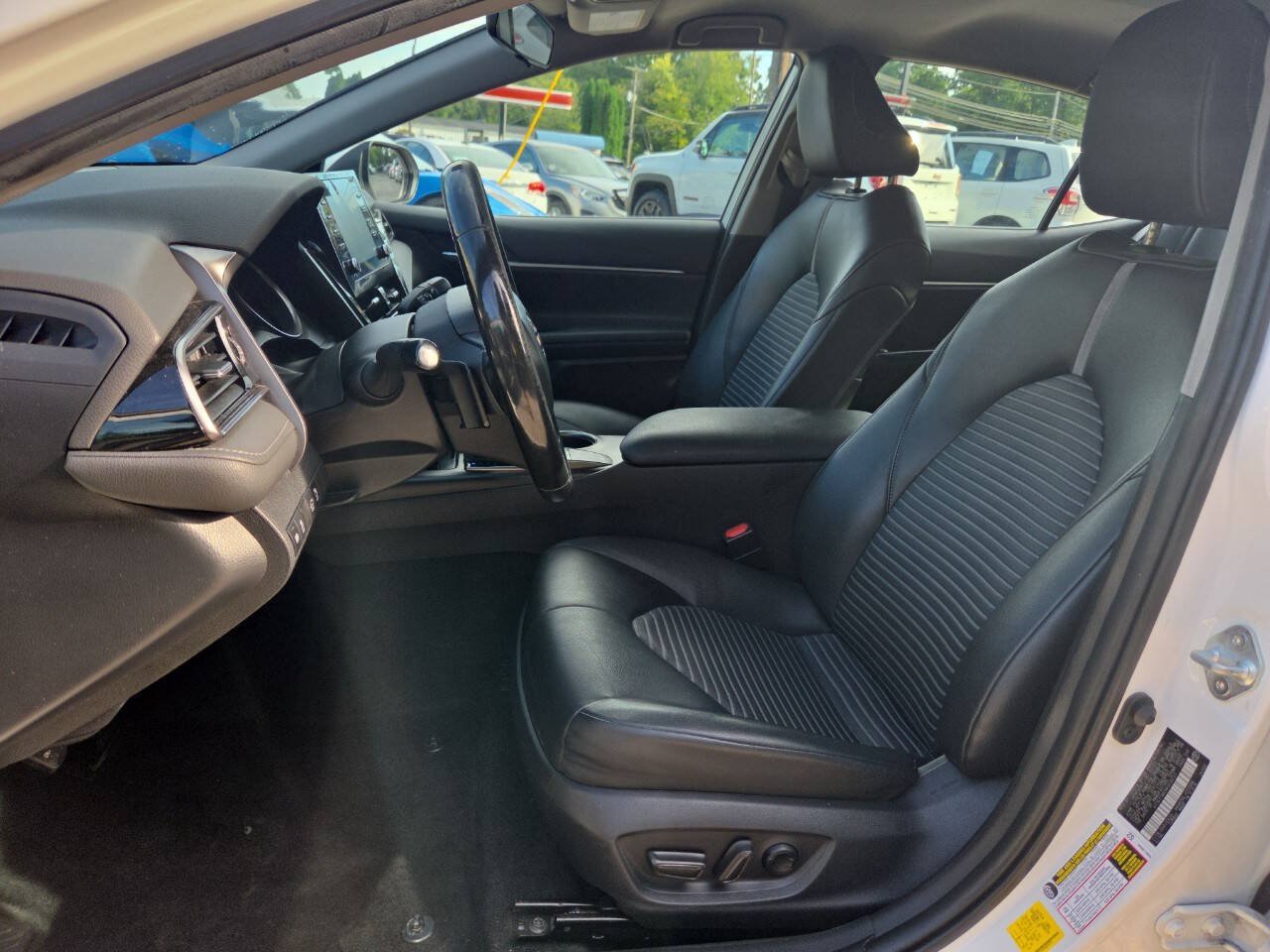Used 2022 Toyota Camry SE FWD image 16