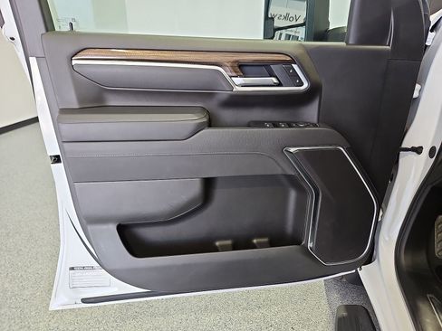 Used 2025 Chevrolet Silverado 2500 LT w/ Convenience Package AWD/4WD image 15