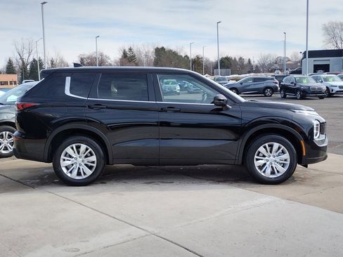 New 2026 Mitsubishi Outlander ES image 14