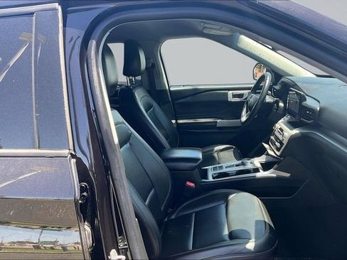 Used 2023 Ford Explorer XLT w/ Equipment Group 202A RWD image 7