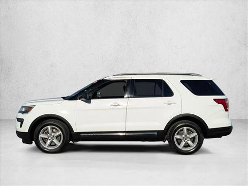 Used 2019 Ford Explorer XLT image 9