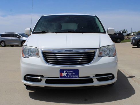 Used 2013 Chrysler Town & Country Touring FWD image 2