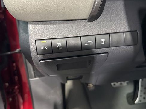 Used 2018 Toyota Camry SE FWD image 28