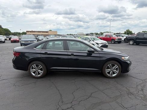 Used 2024 Volkswagen Jetta SE FWD image 5